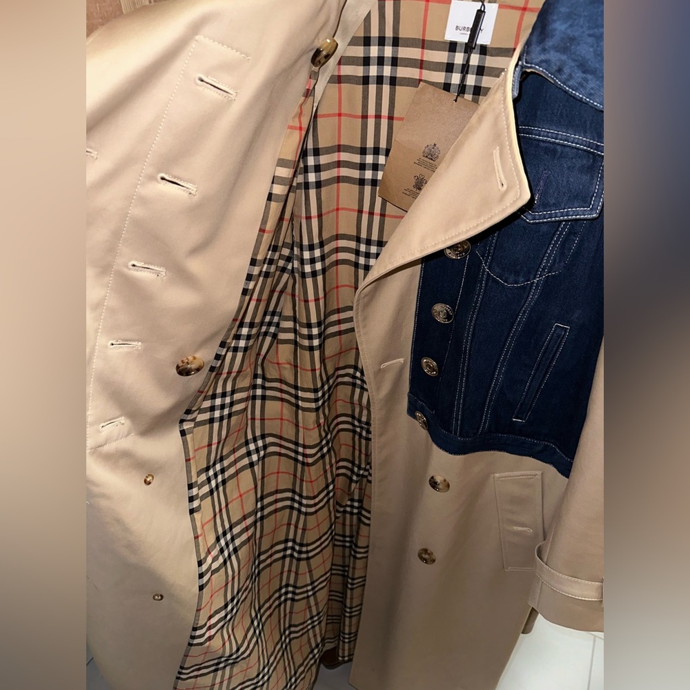 Burberry SS21’ Runway Trench Coat with Denim Detail - Picture 12 of 15